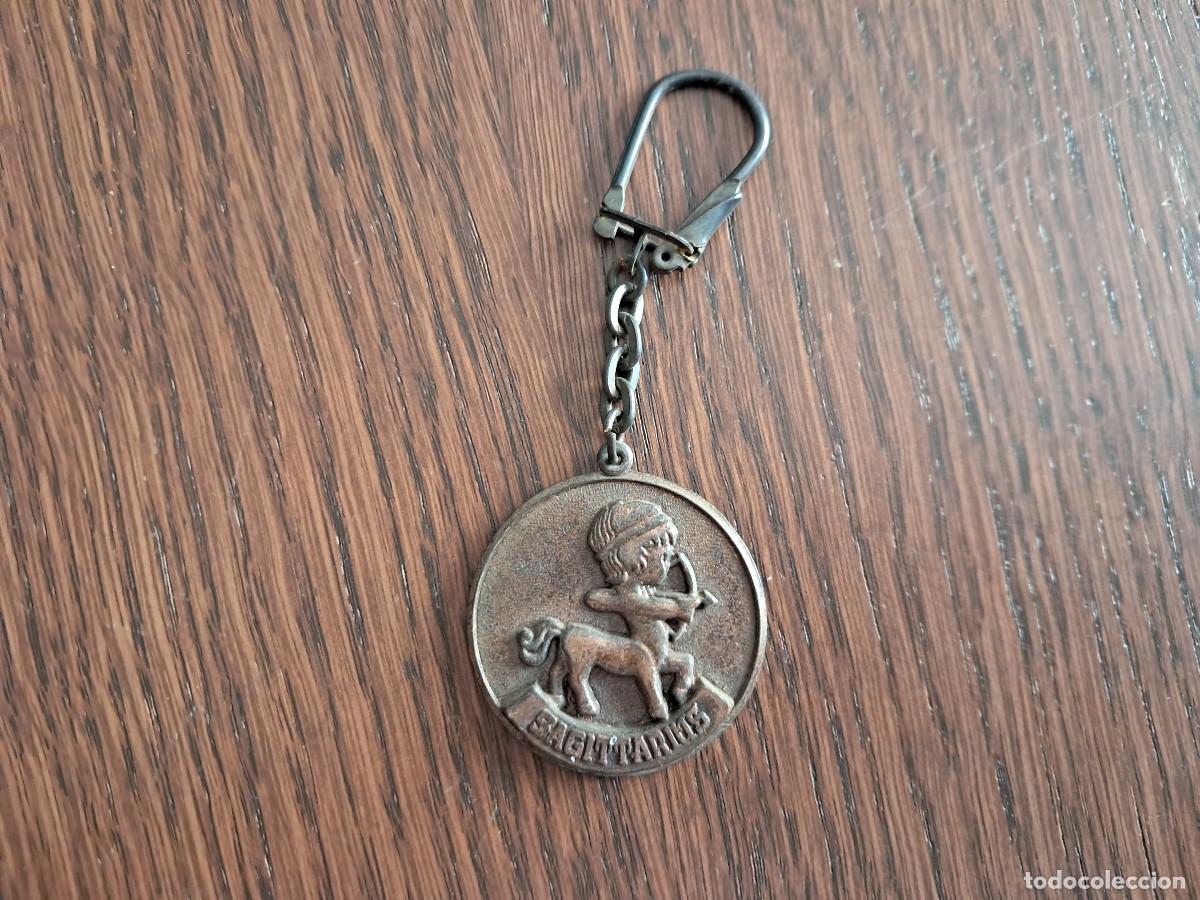 Collection of Keychains: llavero de metal, hor&oacute;scopos, sagitario.