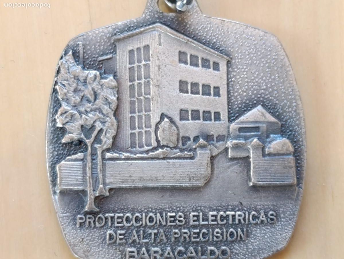 Coleccionismo de llaveros: ANTIGUO LLAVERO PROTECCIONES ELECTRICAS,BARACALDO.