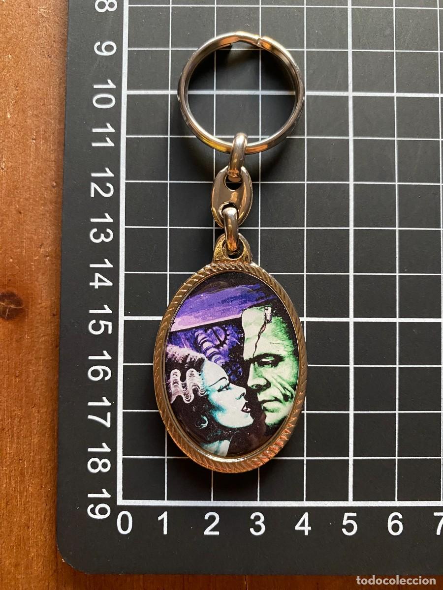 Coleccionismo de llaveros: LLAVERO OVALADO GRAN TAMA&Ntilde;O METAL Y RESINA, CROMADO, TERROR, HORROR, FRANKENSTEIN Y NOVIA