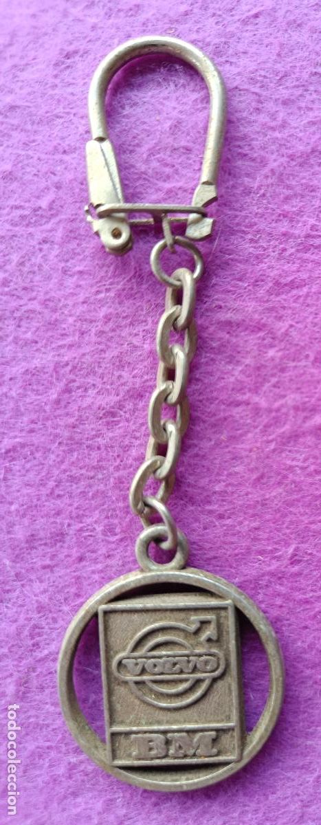 Collection of Keychains: LLAVERO AUTOMOVIL PUBLICIDAD VOLVO BM METALICO VER FOTO TRASERA