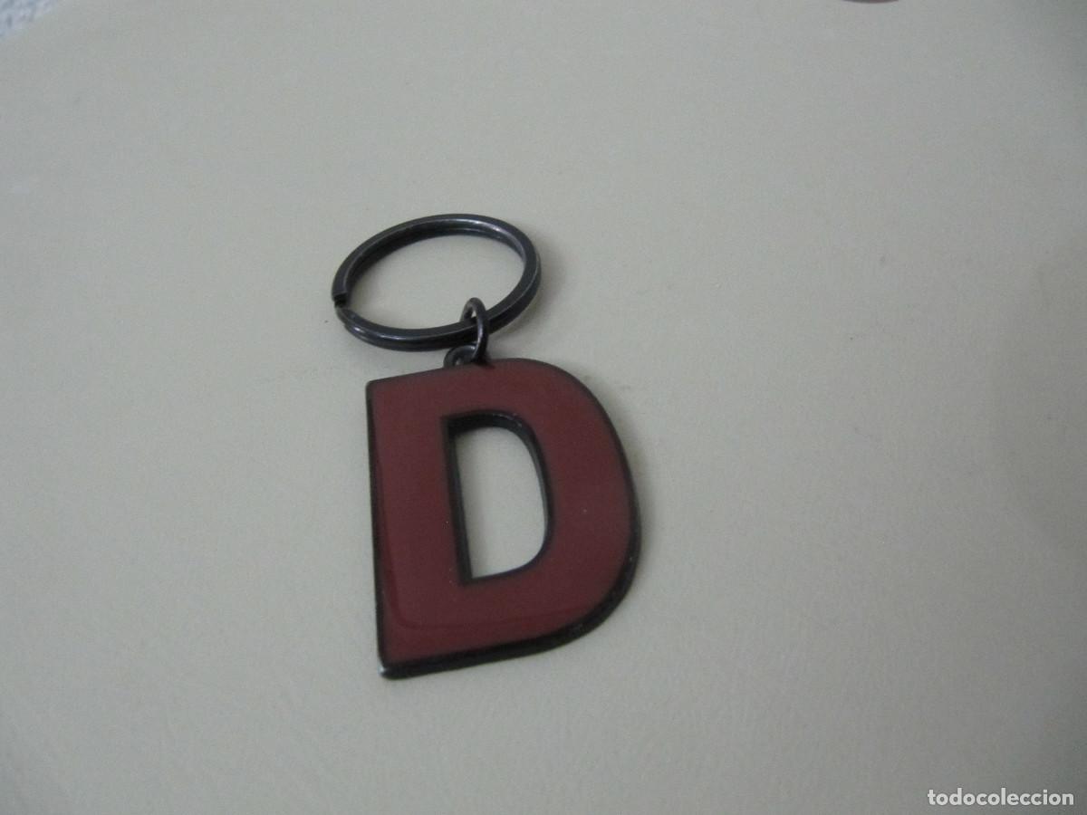 Collection of Keychains: LLAVERO CON LA LETRA D