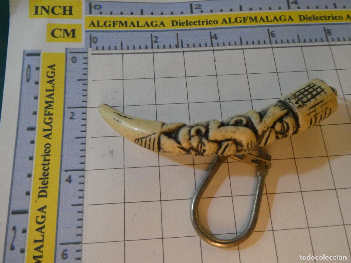 Collection of Keychains: LLAVERO DE MINIATURAS FIGURITAS. TIPO CUERNO ELEFANTE TALLADO MONOS NO VER NO OIR NO HABLAR