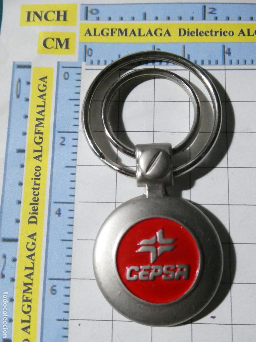 Collection of Keychains: LLAVERO DE COCHES MOTOS. CEPSA GASOLINERAS ESTACIONES SERVICIO