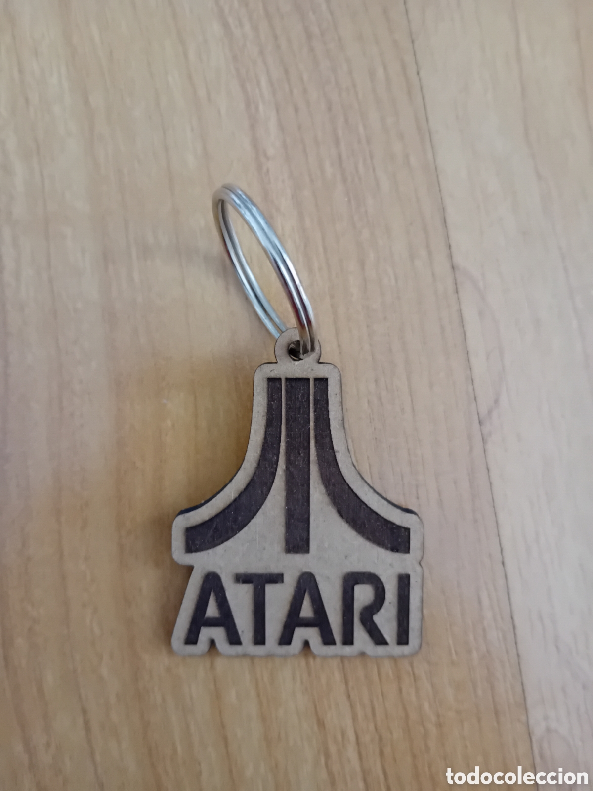 Colecionismo de porta-chaves: EXCLUSIVO LOTE 4 LLAVEROS ATARI. HECHOS DE MADERA