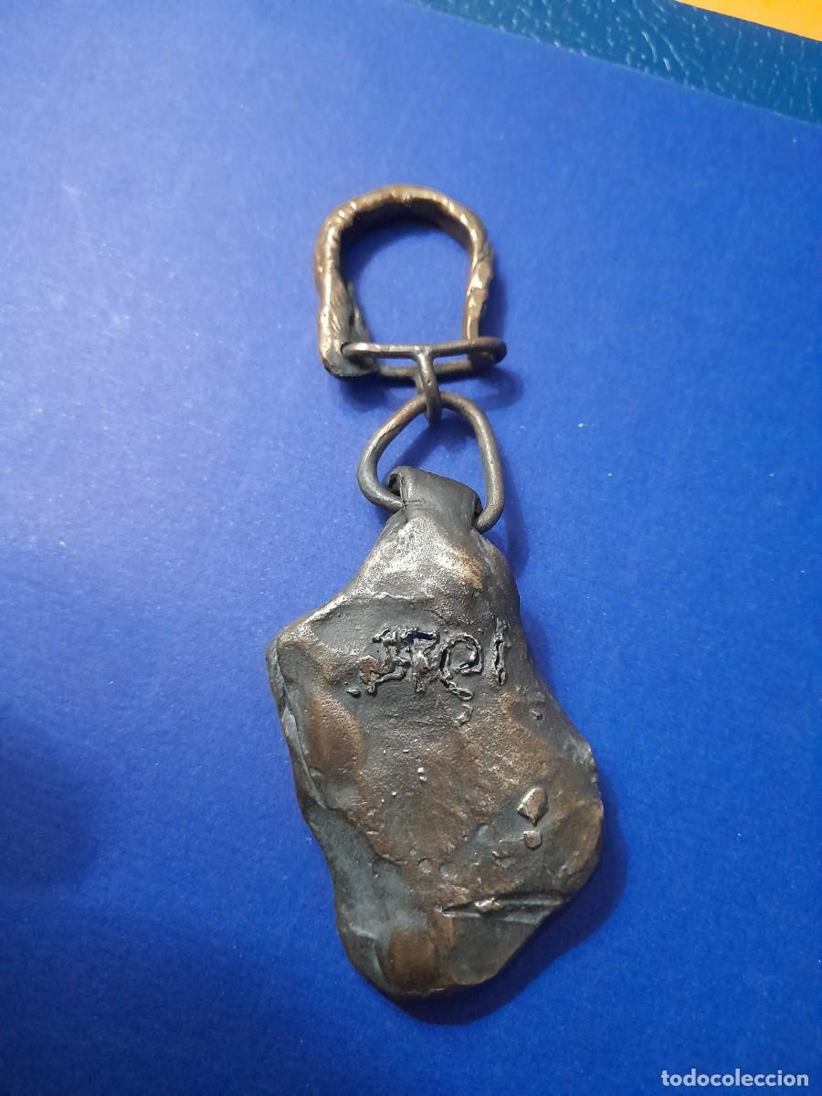Coleccionismo de llaveros: Llavero de bronce 1974 SB - Foto 2