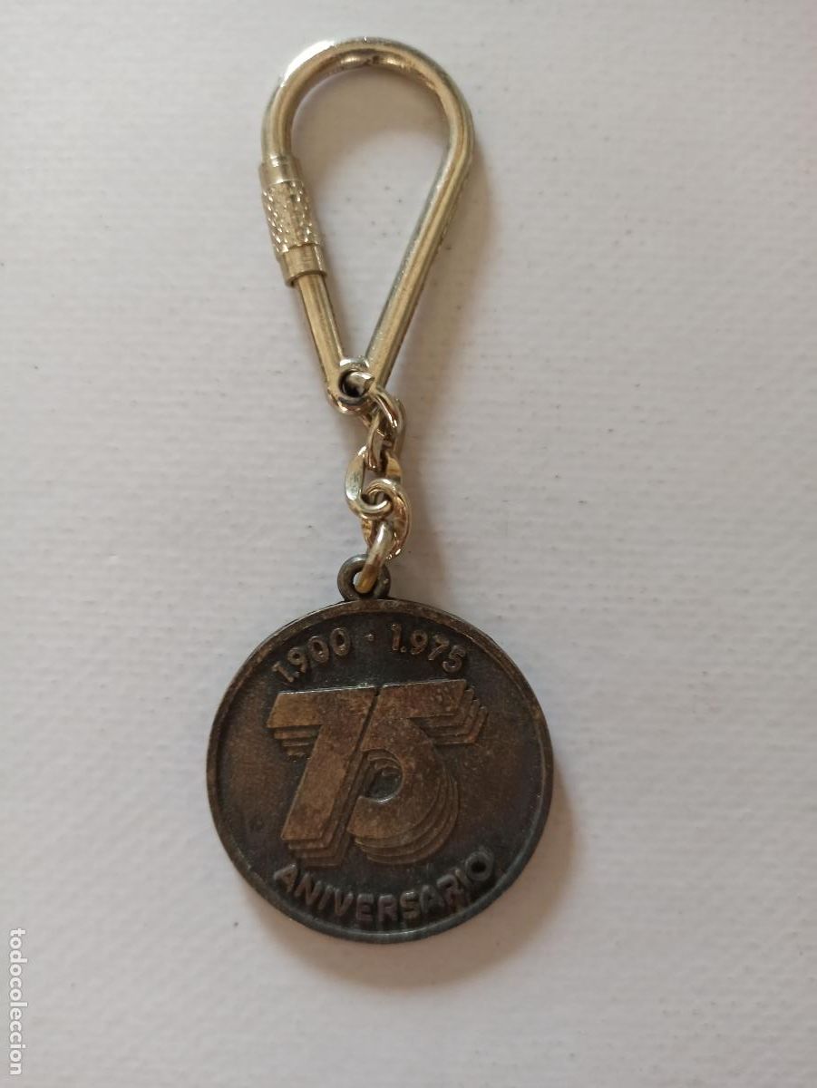 Sammlung von Schl&uuml;sselanh&auml;ngern: LLAVERO DE METAL CAJA DE AHORROS DE ALMERIA - 75 ANIVERSARIO - 1900 - 1975 (116C)