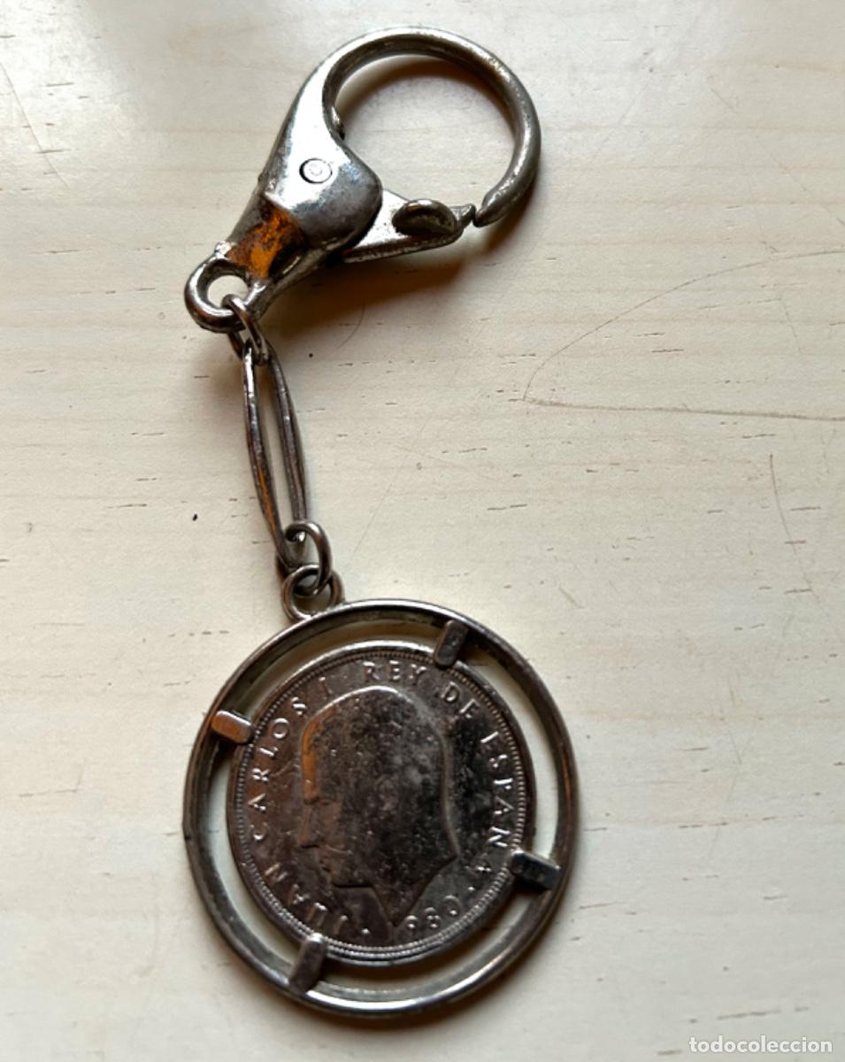 Coleccionismo de llaveros: Llavero MONEDA DE 50 PESETAS. MUNDIAL ESPA&Ntilde;A 82 (met&aacute;lico)