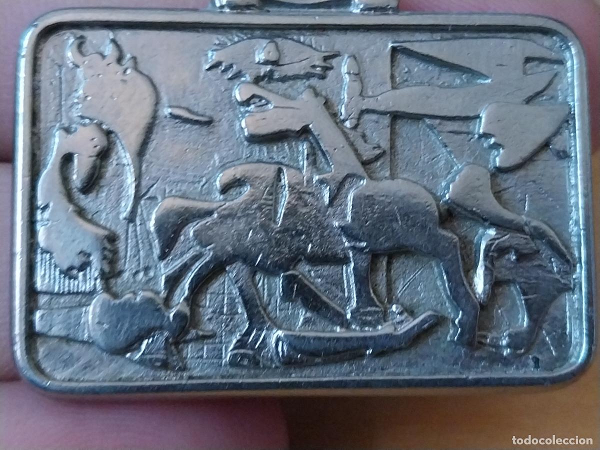 Coleccionismo de llaveros: GUERNICA BOMBARDEO PICASSO LLEVERO METAL CROMADO PUBLI CRISTALERIA VYMASA MADRID 4X2,7CM