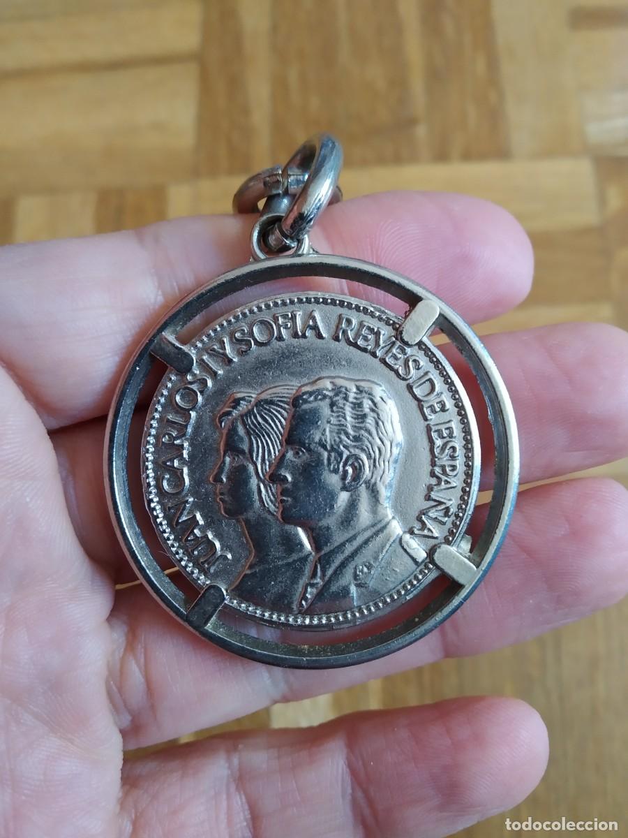 Collectionnisme de portes-cl&eacute;s: LLAVERO JUAN CARLOS I Y DO&Ntilde;A SOFIA REYES DE ESPA&Ntilde;A. ESCUDO DE ESPA&Ntilde;A VER FOTOS