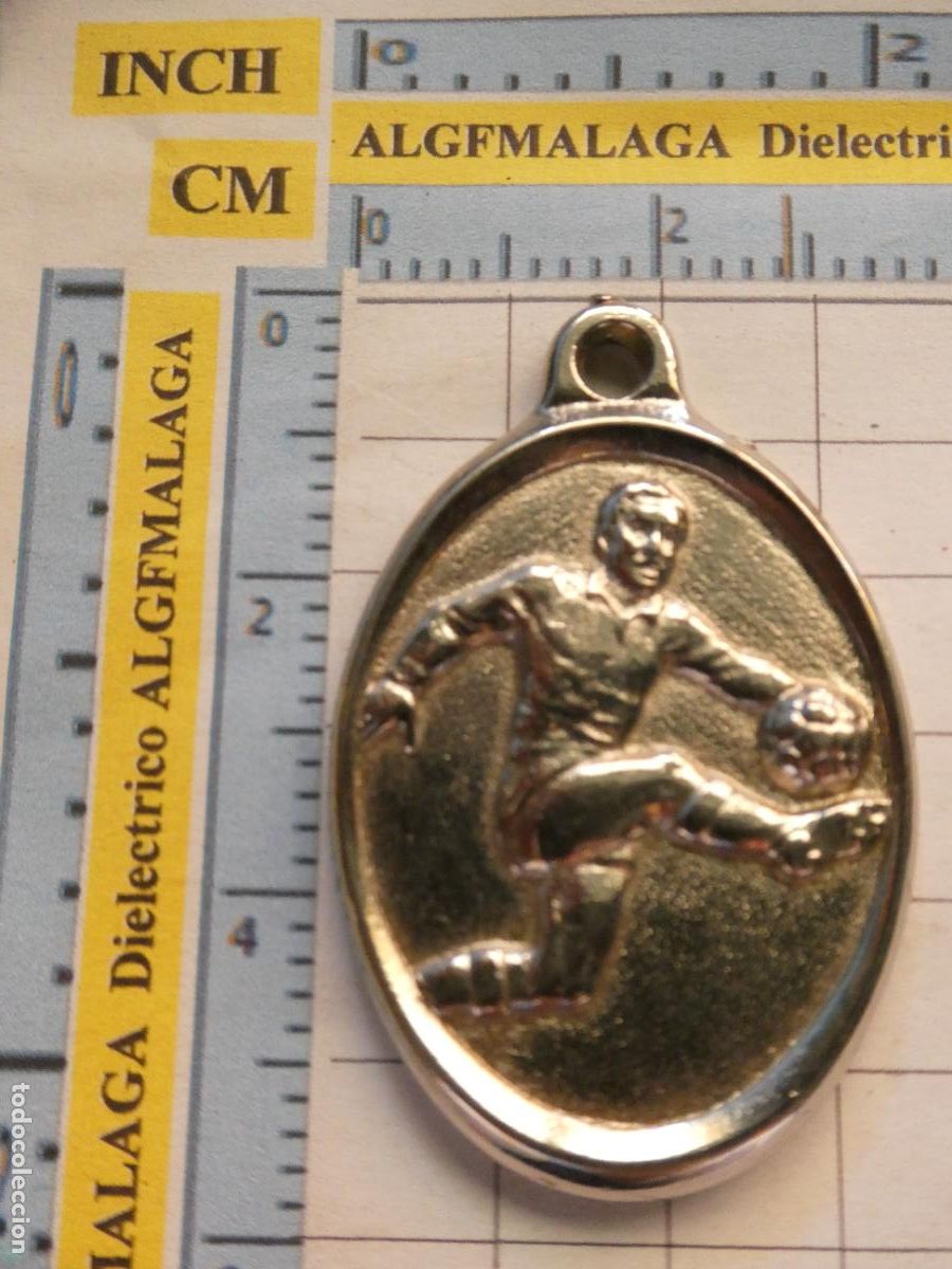 Collectionnisme de portes-cl&eacute;s: LLAVERO BAR FRANKFURT GENESIS RIPOLLET BARCELONA. FUTBOLISTA