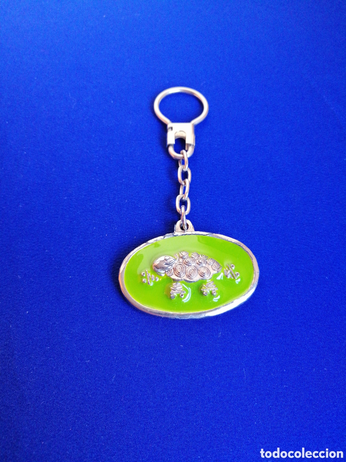 Collection of Keychains: AMAYA - PISTA PATINAJE (PAMPLONA) 20 ANIVERSARIO LLAVERO PUBLICIDAD