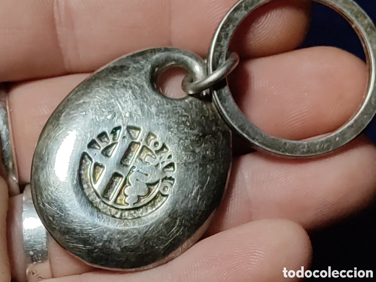 Collectionnisme de portes-cl&eacute;s: Llavero Alfa Romeo de metal plateado macizo.Vintage.