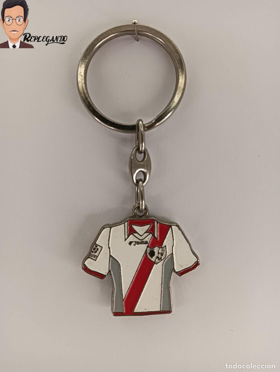 Collectionnisme de portes-cl&eacute;s: RAYO VALLECANO / CAMISETAS EQUIPACI&Oacute;N JOMA / LLAVERO VINTAGE A&Ntilde;OS 90 / F&Uacute;TBOL (METAL ESMALTADO)