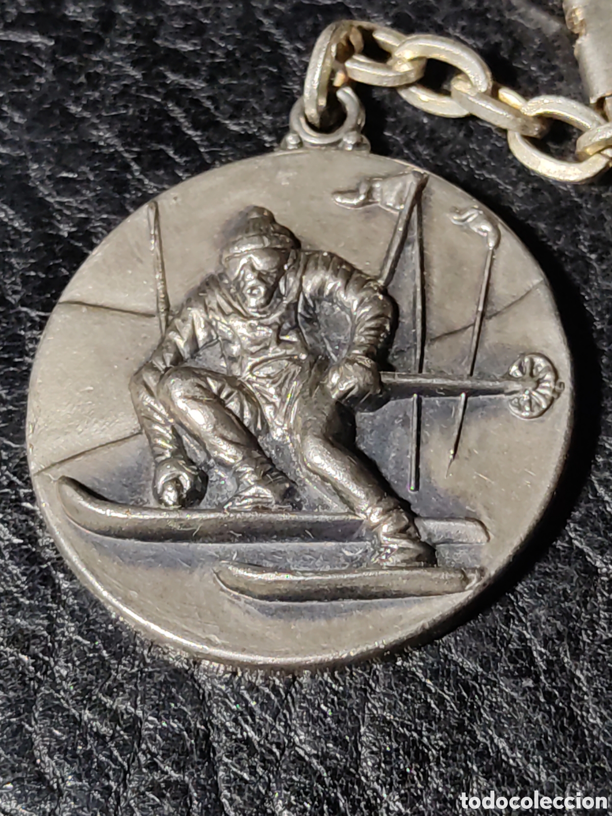 Coleccionismo de llaveros: Llavero con motivo de Sky & medalla.A&ntilde;os 70.