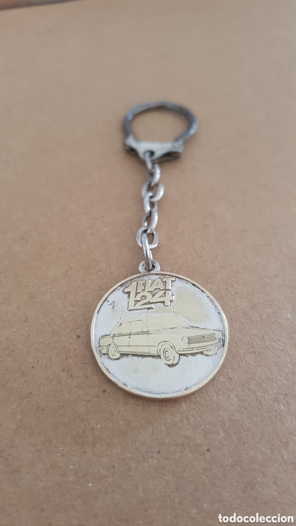 Coleccionismo de llaveros: Llavero vintage Fiat 124
