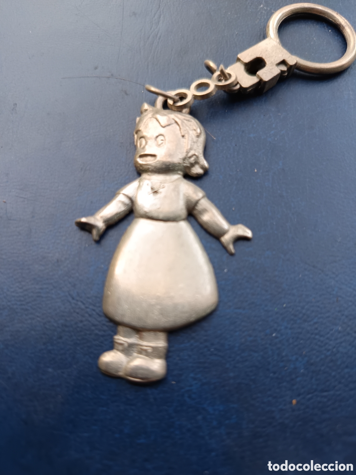 Coleccionismo de llaveros: BONITO Y ANTIGUO LLAVERO HEIDI COLGANTE METAL PLATEADO