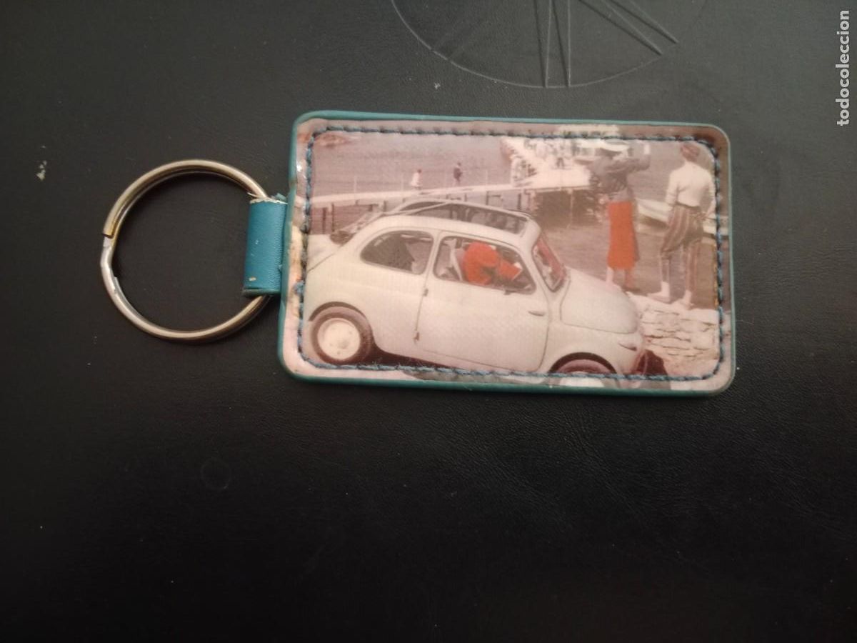 Coleccionismo de llaveros: RARISIMO ANTIGUO LLAVERO EN PIEL CON PESPUNTES Y PROTECTOR DE PLASTICO - PUBLICIDAD COCHE FIAT 500