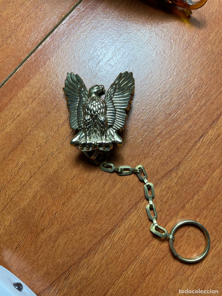Coleccionismo de llaveros: Antiguo llavero macizo de bronce Eagle - Foto 2