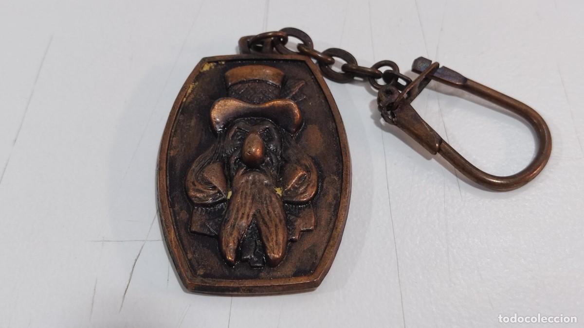 Sammlung von Schl&uuml;sselanh&auml;ngern: 651 LLAVERO VINTAGE, FIGURA GROTESCA, REALIZADO EN COBRE, A&Ntilde;O 70