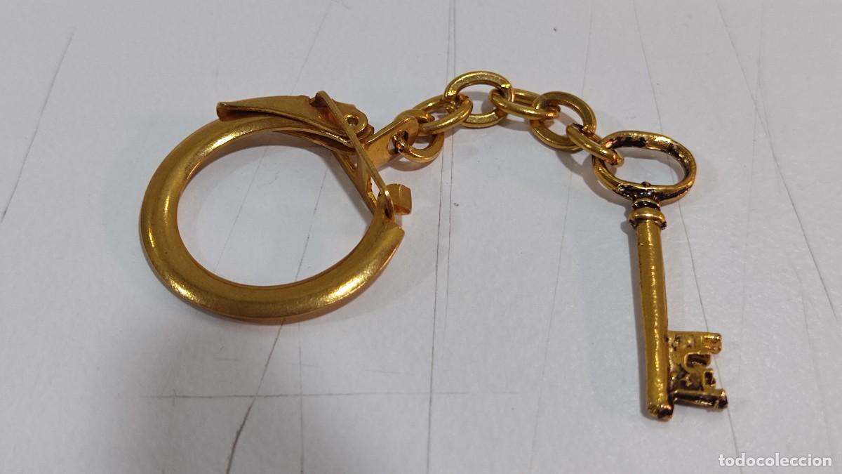 Sammlung von Schl&uuml;sselanh&auml;ngern: 653 LLAVERO VINTAGE, LLAVE METAL DORADO, A&Ntilde;OS 70