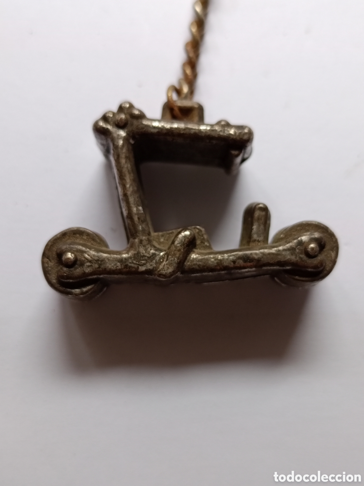 Coleccionismo de llaveros: Antiguo llavero los Picapiedra troncomovil metal a&ntilde;os 80