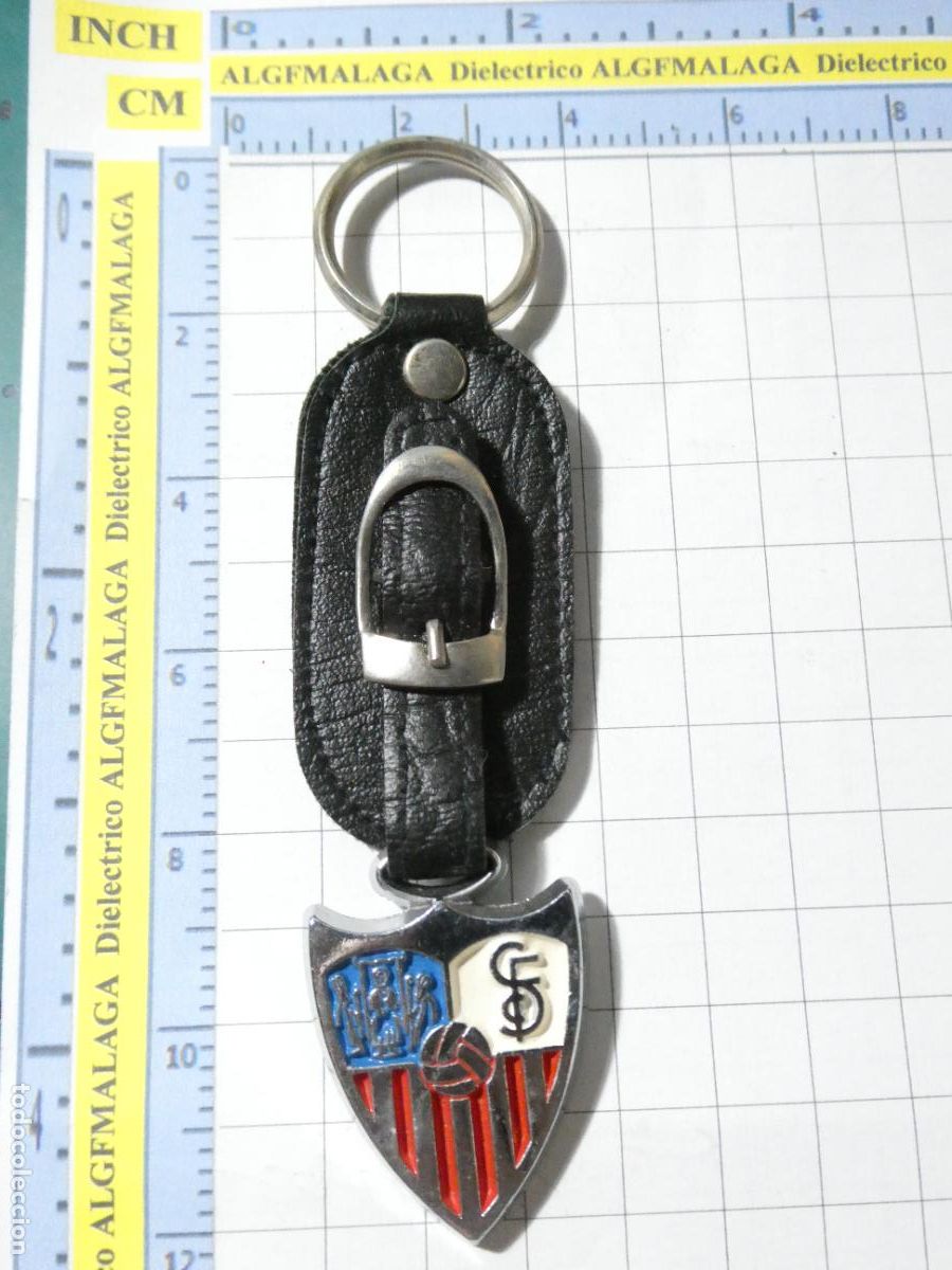 Collection of Keychains: LLAVERO DE DEPORTES. F&Uacute;TBOL. SEVILLA FC A&Ntilde;OS 70 80