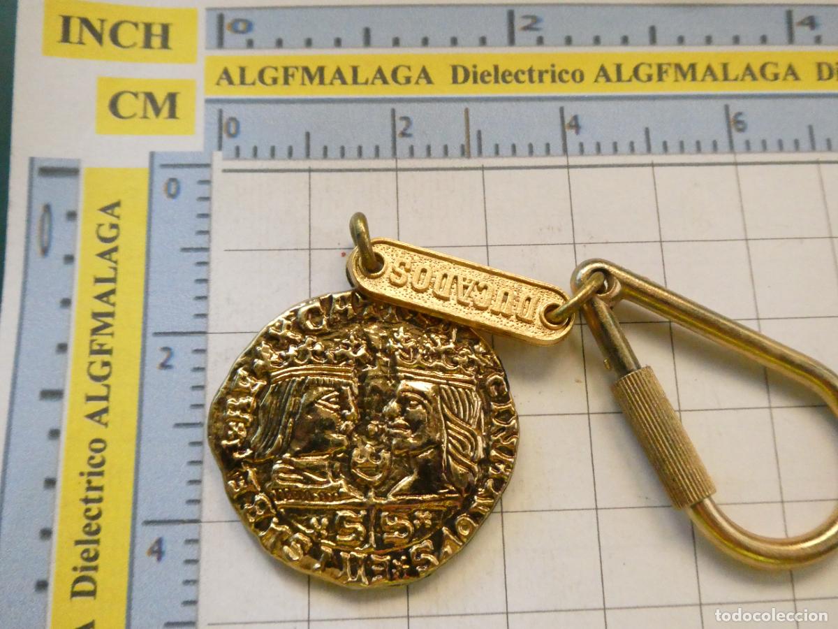 Sammlung von Schl&uuml;sselanh&auml;ngern: LLAVERO DE NUMISM&Aacute;TICA. MONEDA MEDALLA DE LOS REYES CAT&Oacute;LICOS. TABACO DUCADOS