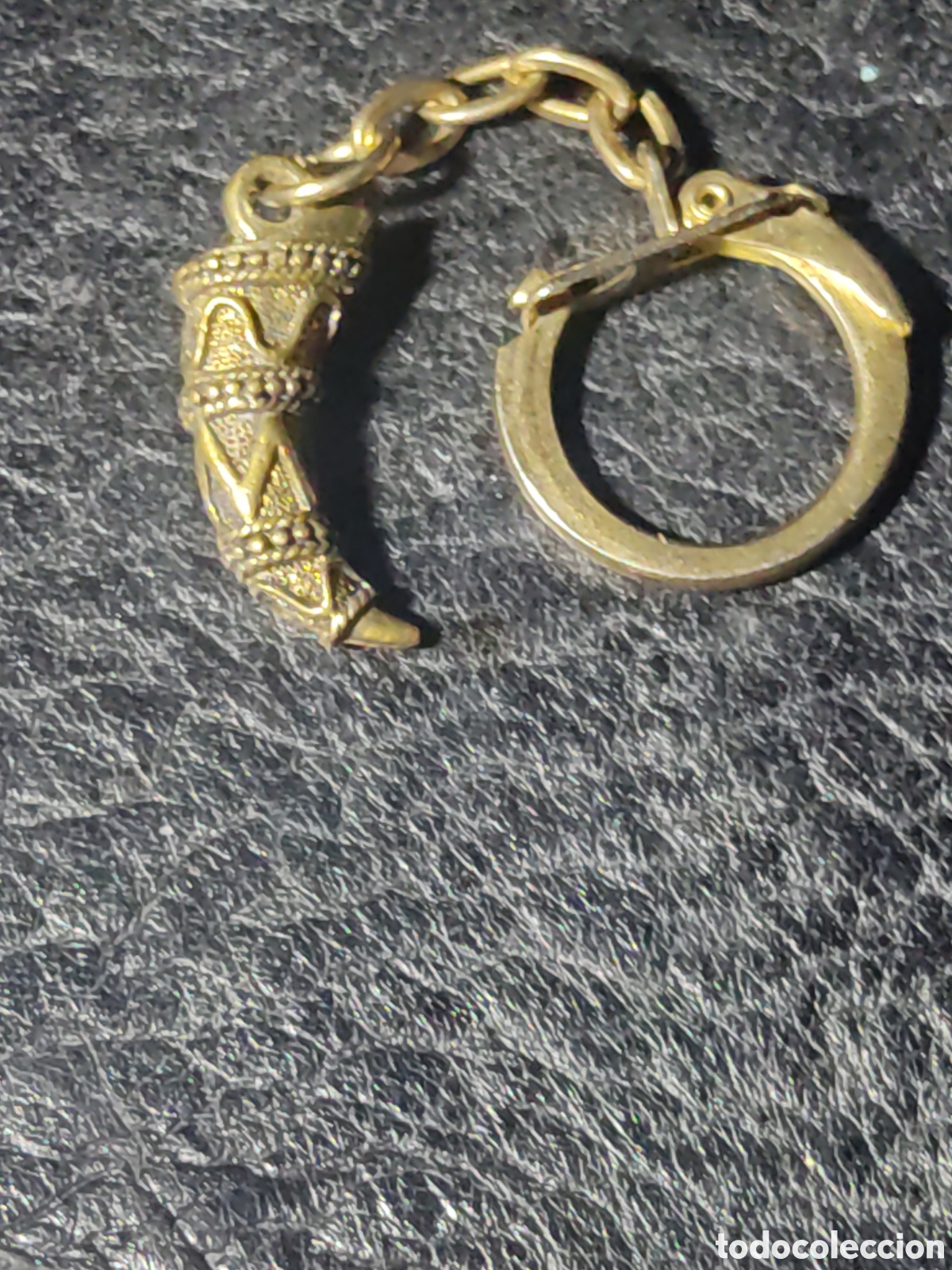 Coleccionismo de llaveros: Llavero colmillo o cuerno de bronce. - Foto 1