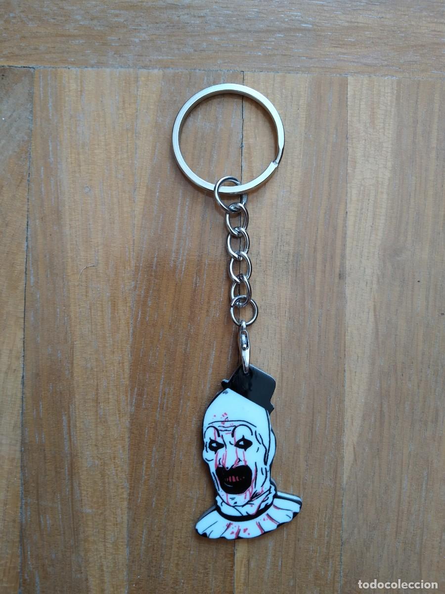 Collection of Keychains: LLAVERO TERRIFIER ART EL PAYASO. DAMIEN LEONE VER FOTOS