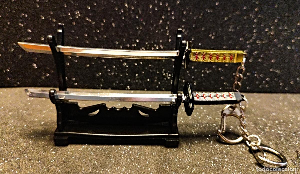 Coleccionismo de llaveros: 2 Espadas - MINI - LLAVERO + SOPORTE - Foto 1