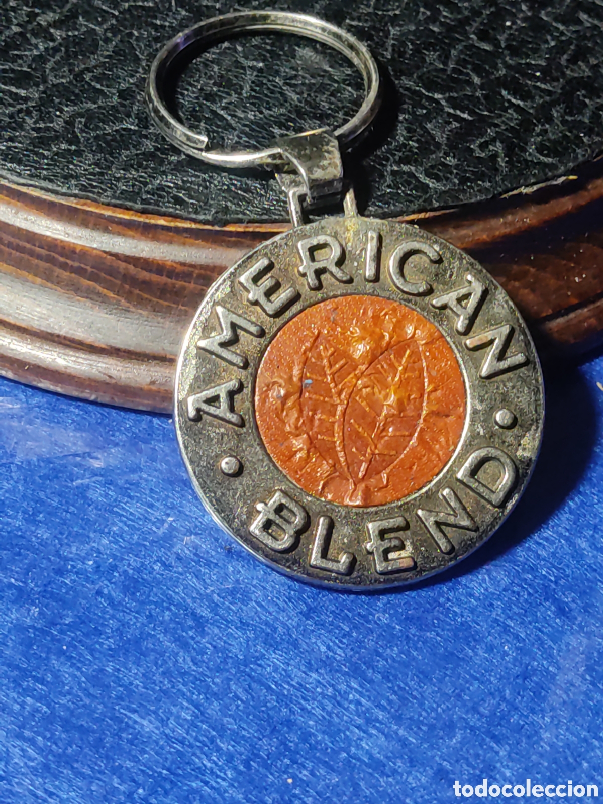 Coleccionismo de llaveros: Llavero Am&eacute;rican Blend & Fortuna,de metal y cuero.