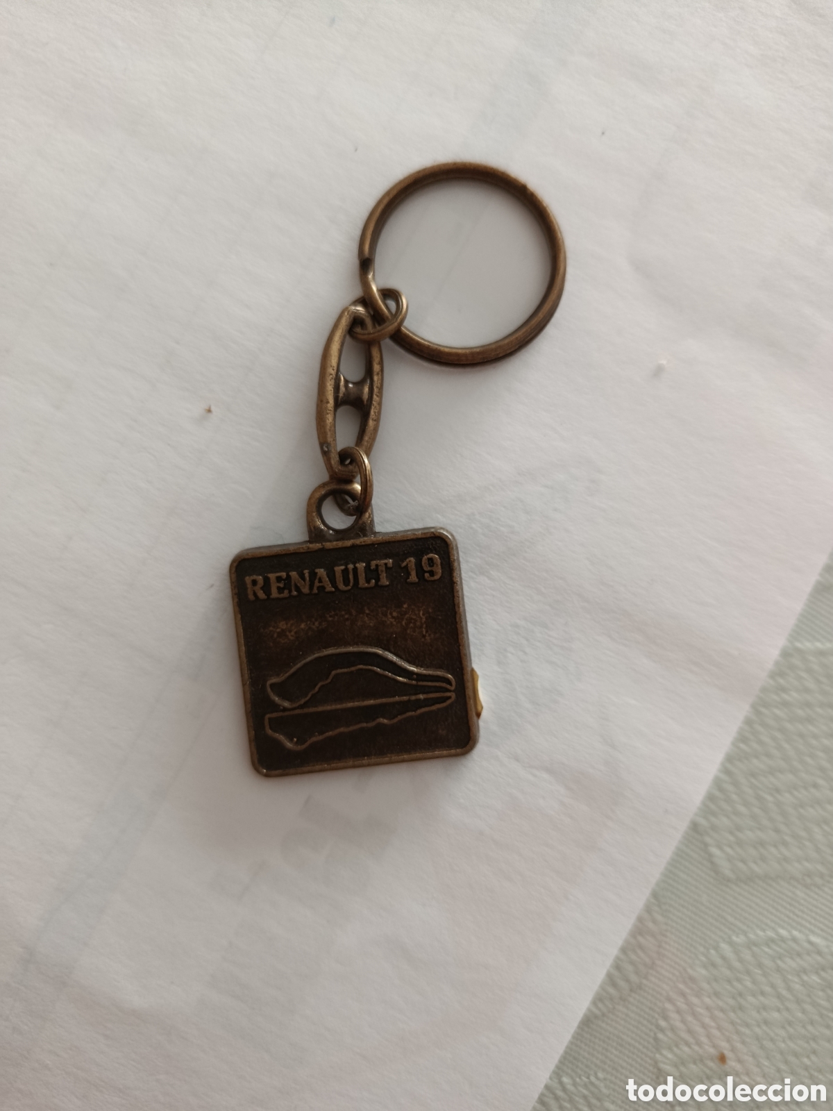 Coleccionismo de llaveros: Llavero met&aacute;lico RENAULT 19