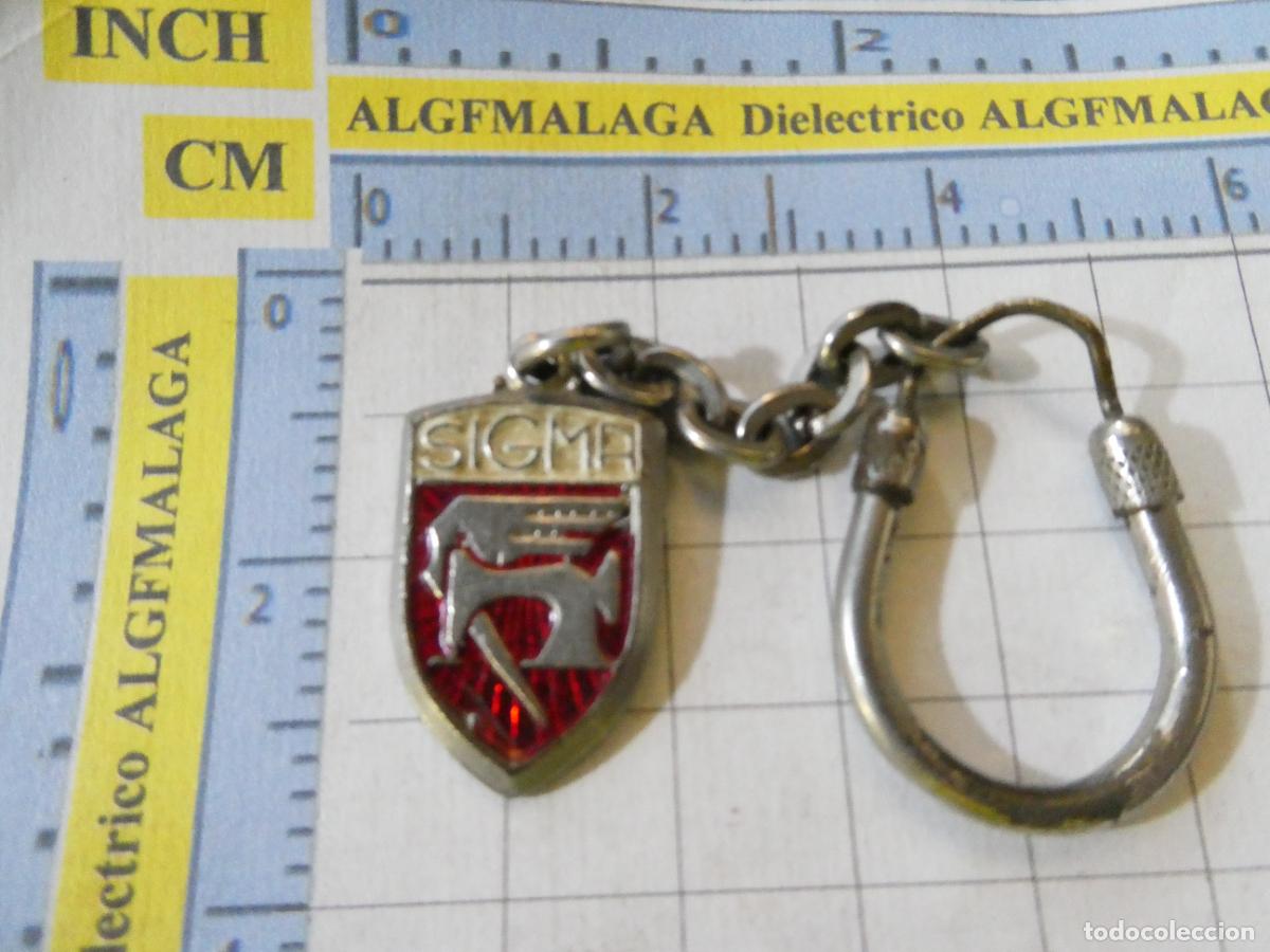 Coleccionismo de llaveros: LLAVERO DE M&Aacute;QUINAS DE COSER. SIGMA - Foto 1