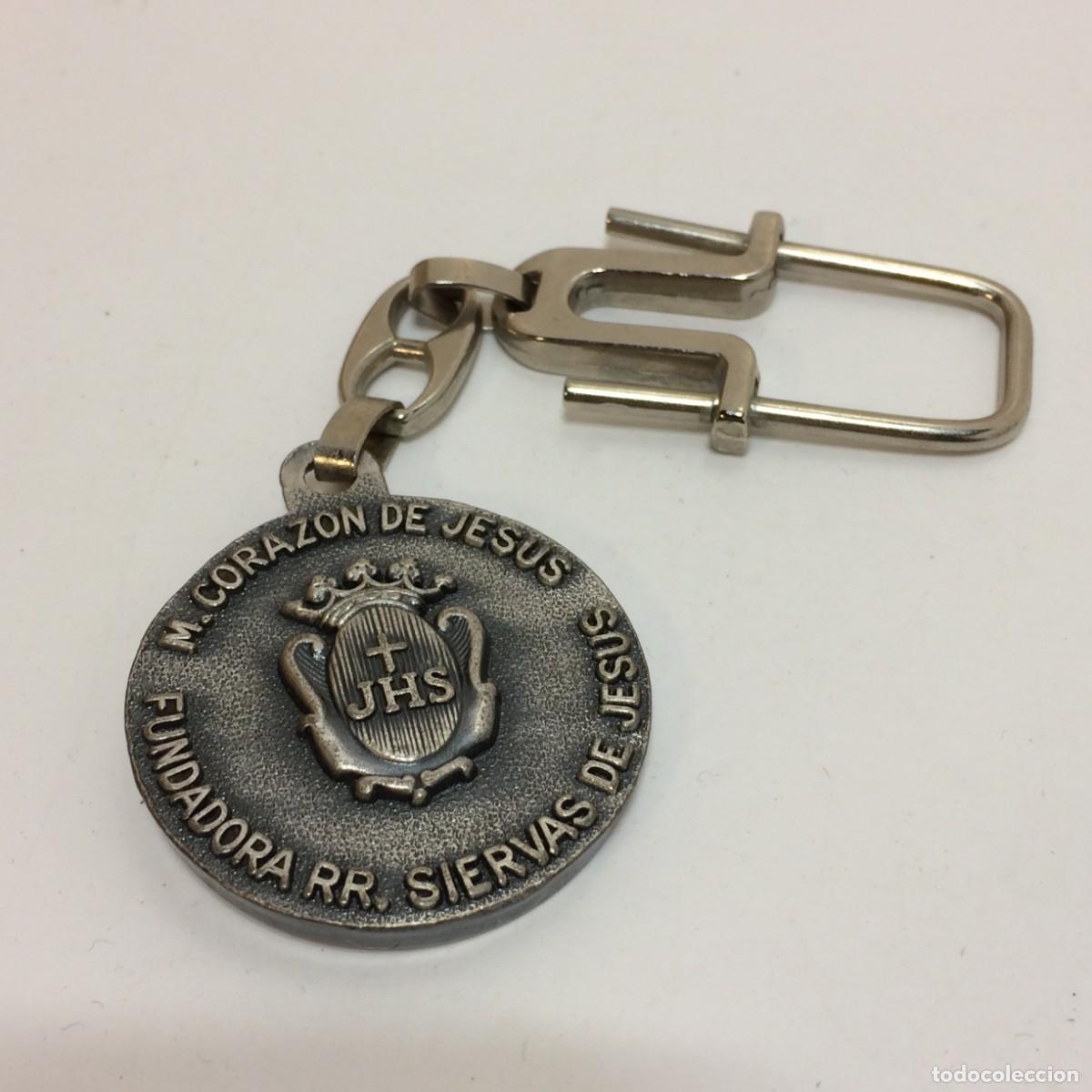 Collection of Keychains: Llavero: Antiguo Llavero M. Coraz&oacute;n de Jesus - Fundadora RR. Siervas de Jesus - Amor y Sacrificio