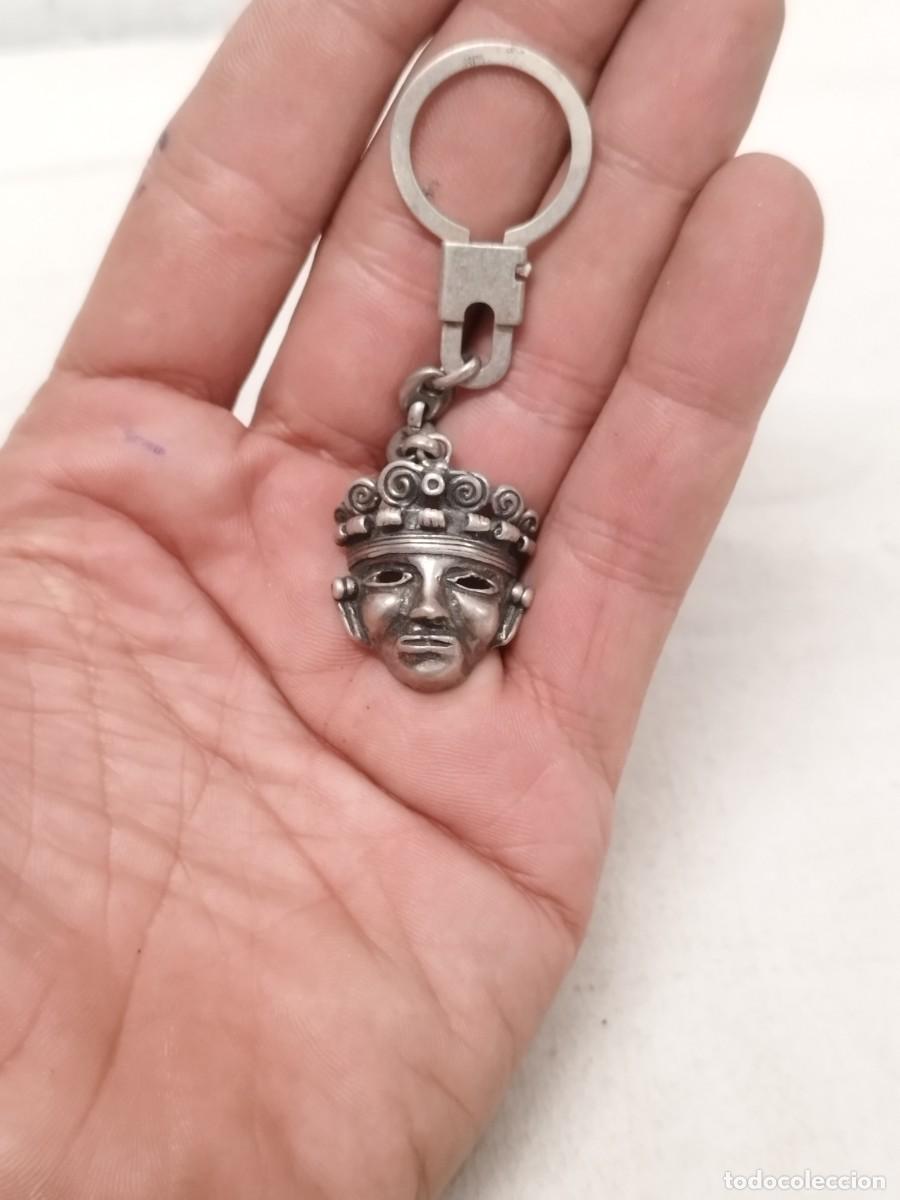 Coleccionismo de llaveros: Antiguo llavero de una cara Azteca, seguramente de plata.