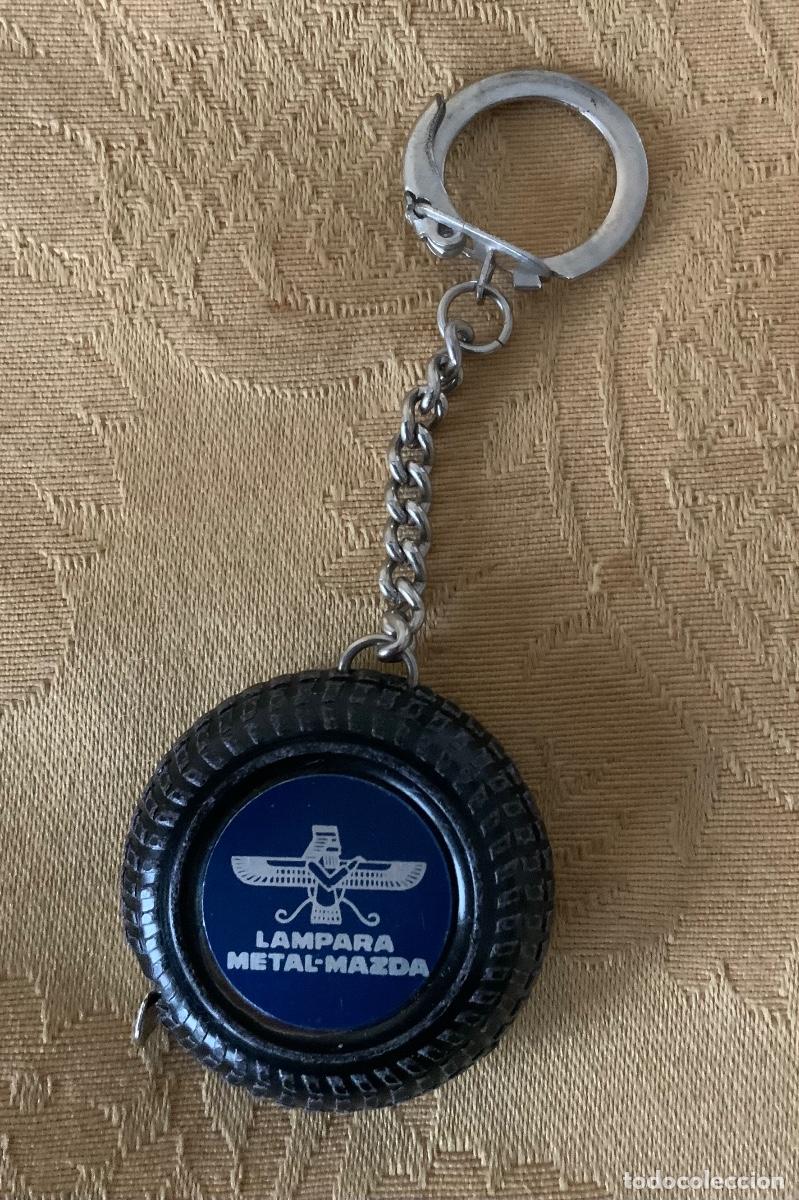 Sammlung von Schl&uuml;sselanh&auml;ngern: ANTIGUO LLAVERO METRO, LAMPARA METAL MAZDA JOSE ALVAREZ BELTRAN
