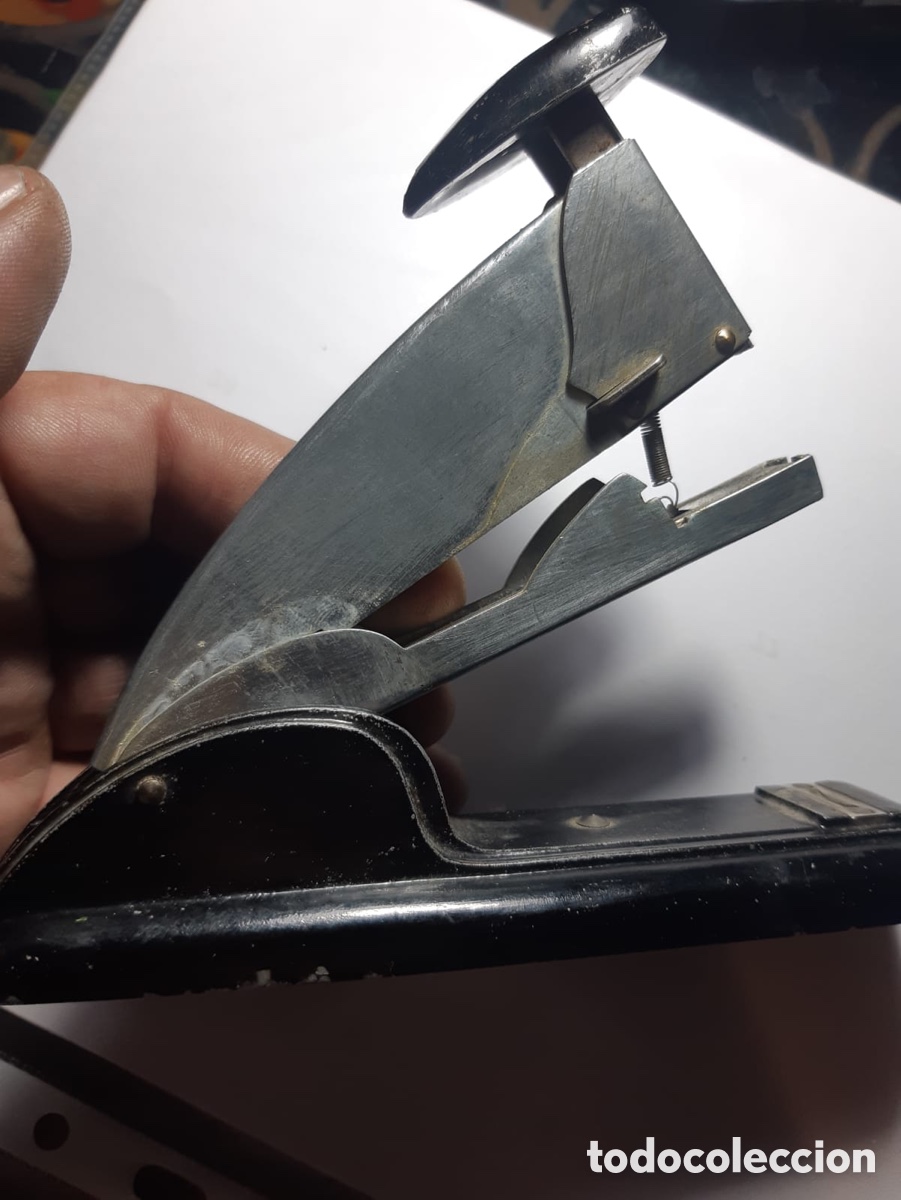 Sammlung von Schl&uuml;sselanh&auml;ngern: Grapadora antigua bien conservada