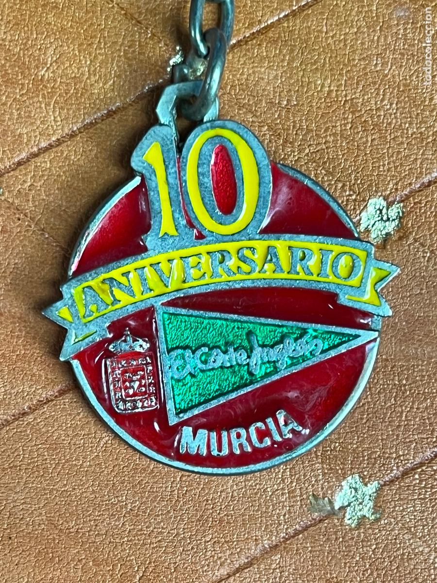 Coleccionismo de llaveros: LLAVERO 10 ANIVERSARIO EL CORTE INGLES, ESMALTADO, MURCIA