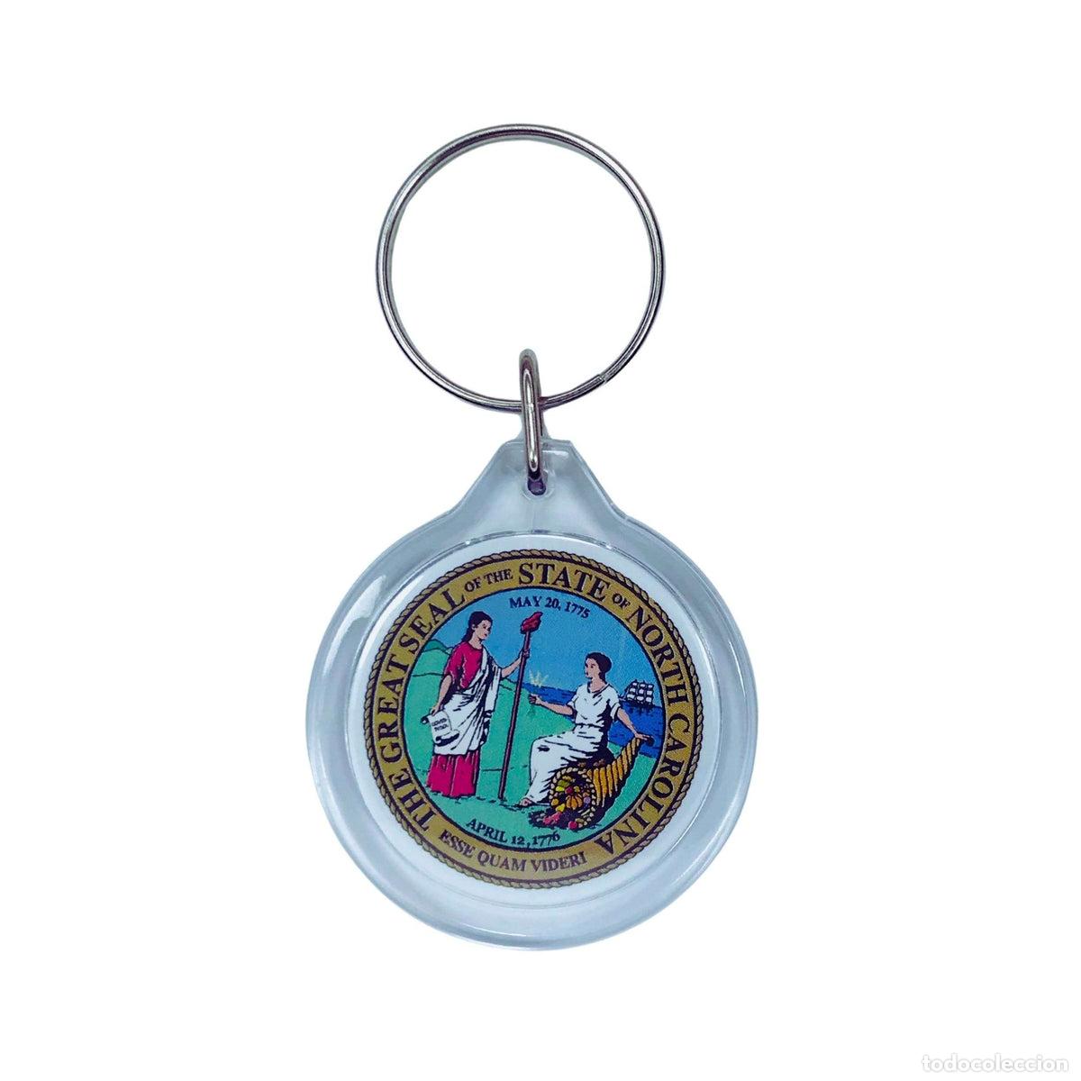 Collection of Keychains: Llavero Acr&iacute;lico Redondo- Escudo Estado North Carolina - USA