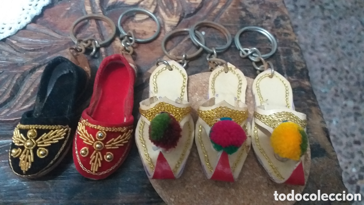 Sammlung von Schl&uuml;sselanh&auml;ngern: LOTE DE 5 LLAVEROS ZAPATOS INDO-PAKISTANIS A&Ntilde;OS 90