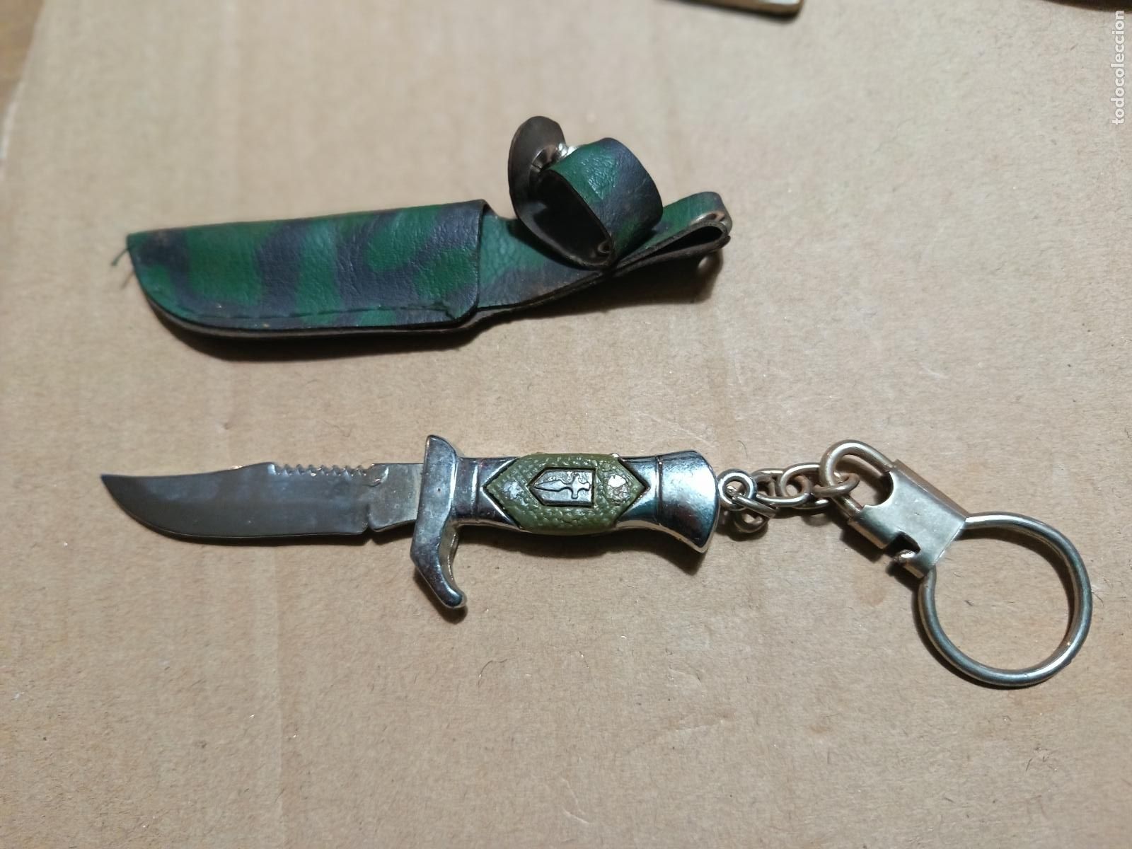 Coleccionismo de llaveros: LLAVERO MACHETE MILITAR. EL DE LAFOTO.