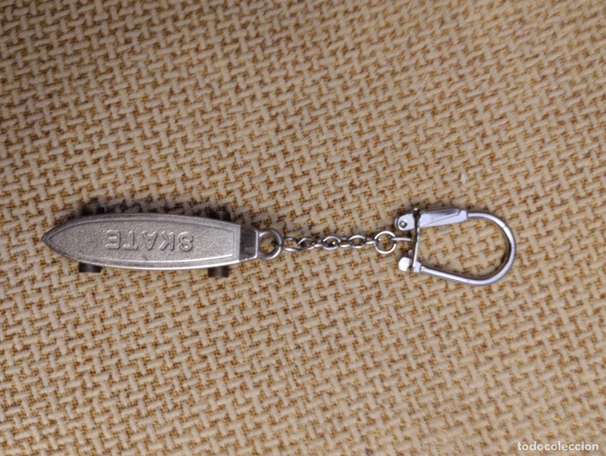 Collectionnisme de portes-cl&eacute;s: Llavero antiguo Monopatin metalico