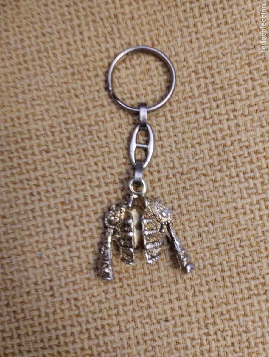 Collectionnisme de portes-cl&eacute;s: Llavero antiguo metalico chaquetilla torero