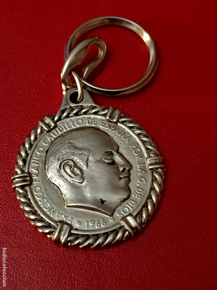 Collection of Keychains: FRANCO. LLAVERO MET&Aacute;LICO. DE FRANCO VIVA FRANCO ARRIBA ESPA&Ntilde;A. 1966. PERFECTO ESTADO NUEVO