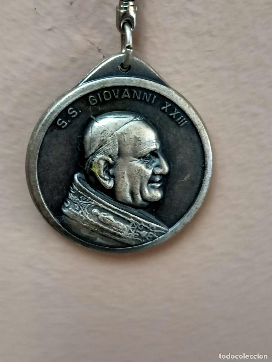 Collection of Keychains: LLAVERO MET&Aacute;LICO. EL PAPA GIOVANNI XXIII, ST. CHRISTOHPER PROTEC US. EN BRONCE. PERFECTO ESTADO.