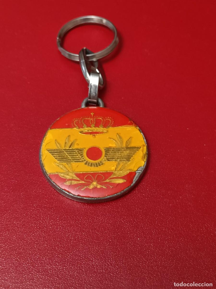Collection of Keychains: LLAVERO MET&Aacute;LICO. ACADEMIA GENERAL DEL AIRE.