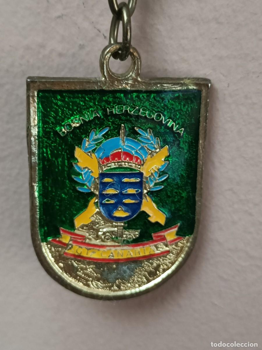Collection of Keychains: LLAVERO MET&Aacute;LICO. BOSNIA HERZEGOVINA Y AGT CANARIAS, EJERCITO DE TIERRA. EN BRONCE.