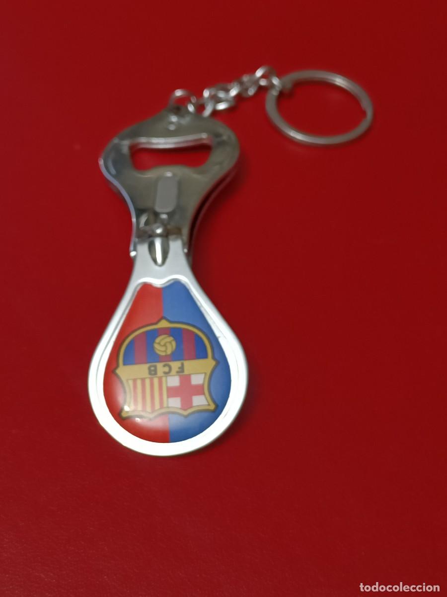 Collection of Keychains: LLAVERO MET&Aacute;LICO. CORTAU&Ntilde;AS, ABREBOTELLAS FUTBOL CLUB BARCELONA. EN ACERO INOX. NUEVO.