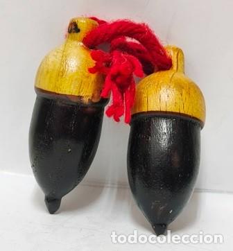 Collectionnisme de portes-cl&eacute;s: LLAVERO DE MADERA PAR DE BELLOTAS - LLAV-28350 - B-1082