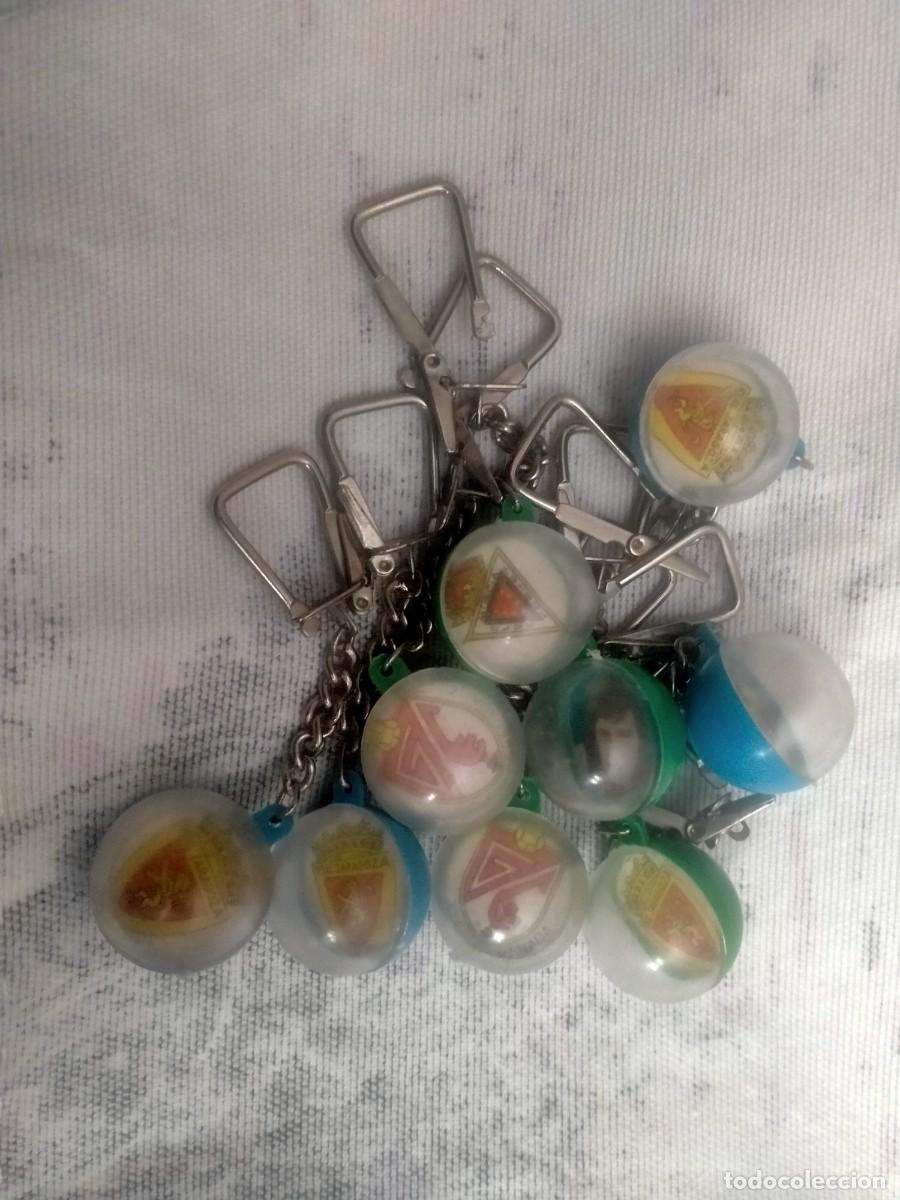 Colecionismo de porta-chaves: llaveros de futbol a&ntilde;os 60 becerra atletic madrid escudos etc 9 unidades